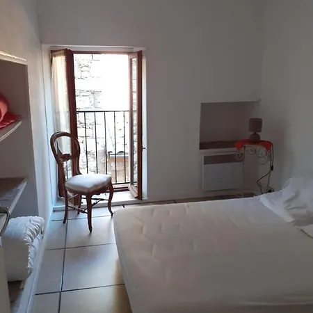 Petit Des Augustins 3*
